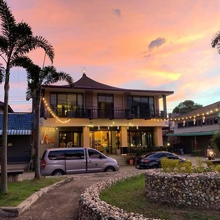 Saranya River House สรัญญาริเวอร์เฮาส์ Mae Ai Buitenkant foto